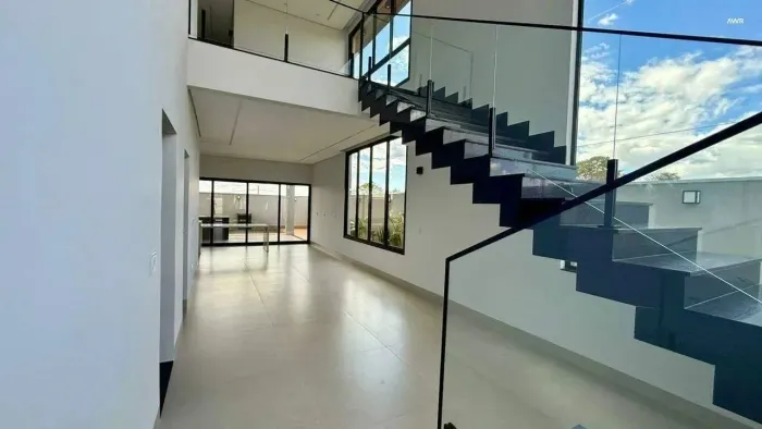 Sobrado à Venda  4 Suítes - Parqville Quaresmeira