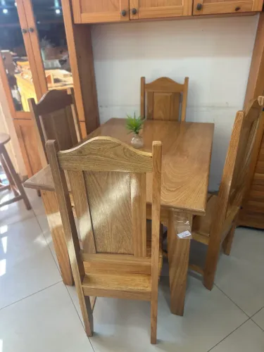 Mesa de jantar 4 cadeiras