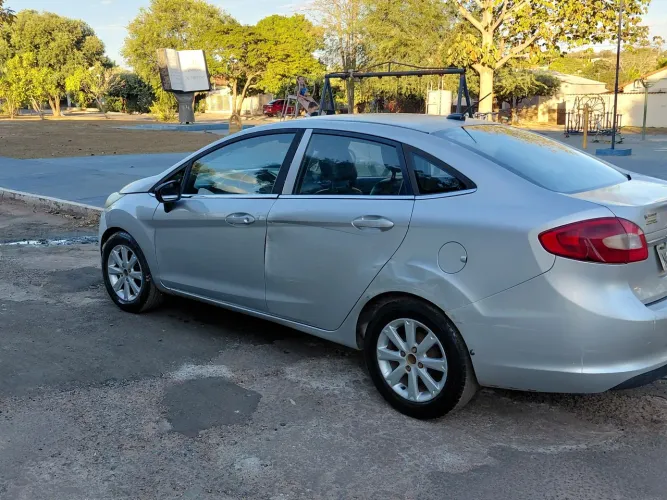 Ford Fiesta Sedan SE 1.6 16V Flex 4P 2011