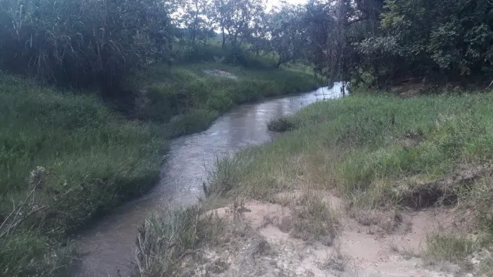 Vendo chácara com 1 alqueire, em rio claro, com rio dentro