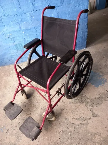 CADEIRA DE RODAS SEMI NOVAS