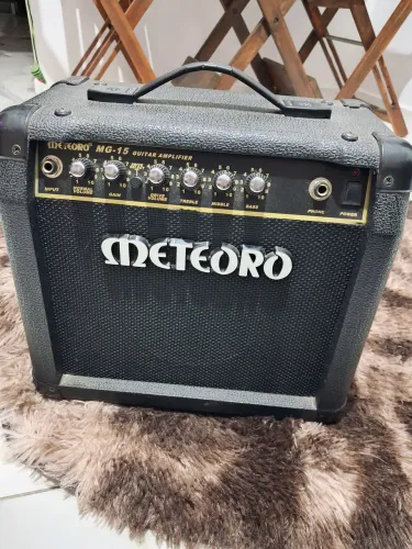 Amplificador de guitarra Meteoro MG15