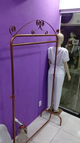 Arara de chão loja novíssima