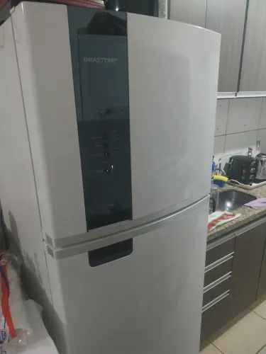 Geladeira comprei zerada estou com ela 5 anos muito boa