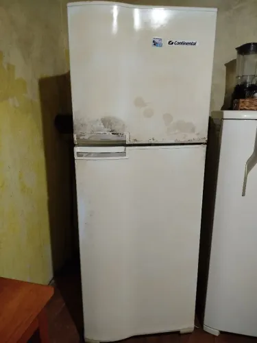 Vendo essa geladeira funcionando normalmente não entrego 600 reais