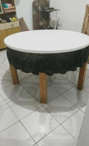 Trator .mesa de pneu