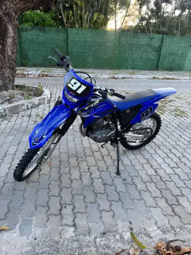 Vendo moto de trilha 