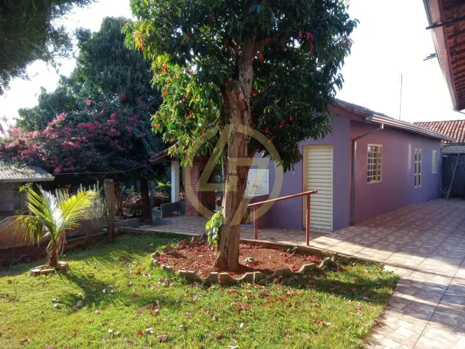 Casa à venda no Distrito Bom Retiro em Angatuba.