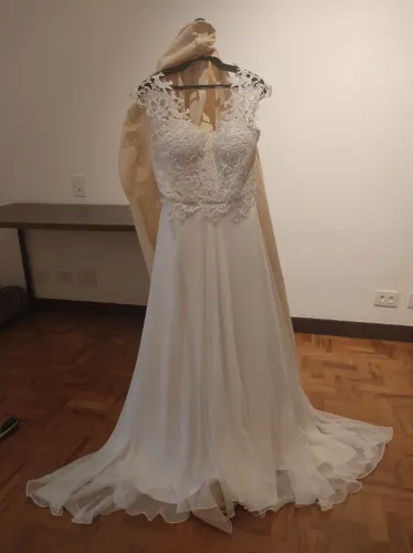 Vestido Noiva rendas francesa/guipure, forro cetim saia seda 100% Off White