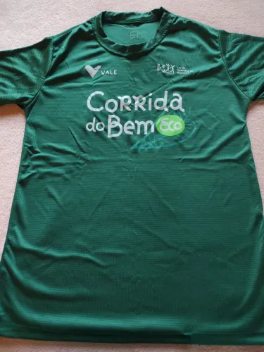 Blusa de corrida+bolsa+garrafa.