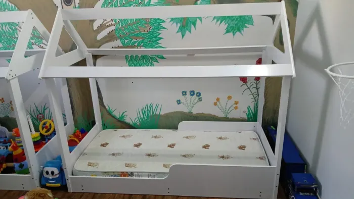 Cama infantil montessoriana