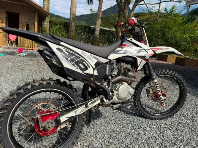 CRF 230 - Preparada para Trilha
