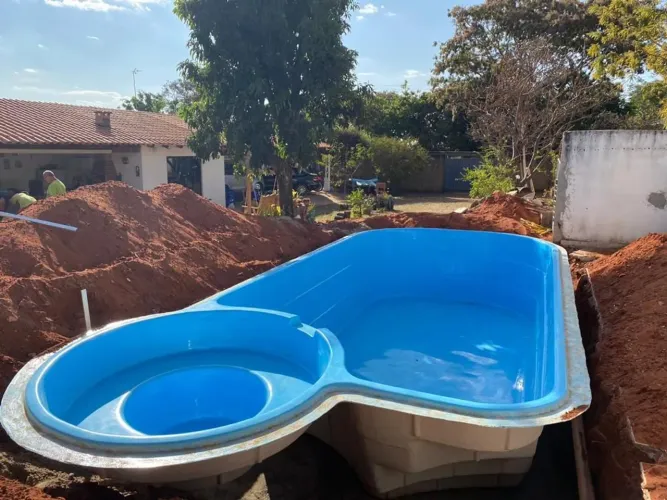Piscina oval c SPA integrado 8.5 c 1.40 fundo azul ou bco