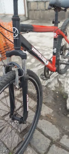 Bicicleta de alumínio
