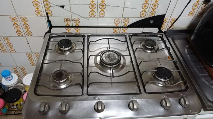 Vende se fogão de 5 bocas