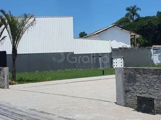 Terreno com 6.859,88 m2 no Rio Tavares.