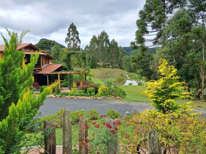 Paraiso a 6km do centro de Campo Alegre/SC -Chácara com lago e matinha. Lugar para viver!