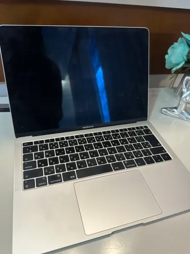 MACBOOK AIR