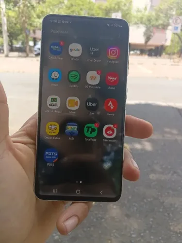 Galaxy s21 fe 5g ducionando tudo só 350$ pra ir logo.