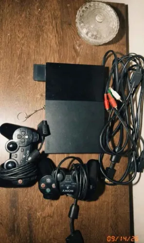 PlayStation 2 Slim.