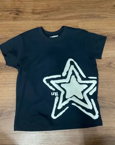 ung baby tee white star tamanho p