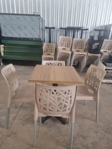Conjunto de mesa com 4 cadeiras