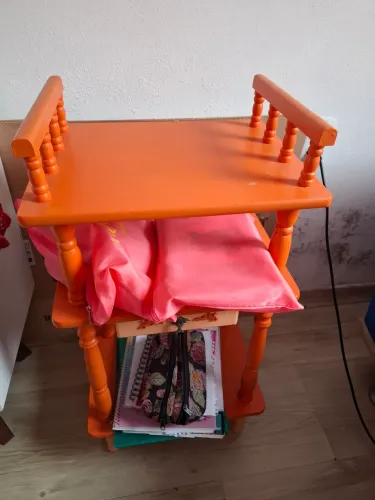 Bidê laranja móvel 3 andares.