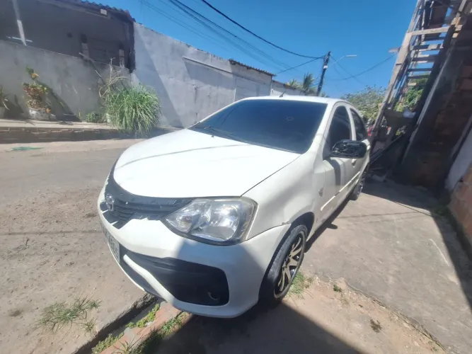 Toyota Etios XS Sedan 1.5 Flex 16V 4P Mec. 2013