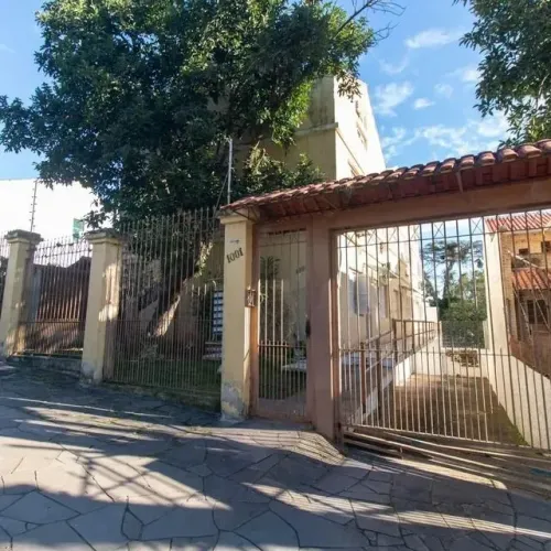 Casa em Condomínio para Alugar na Rua Erechim | 2 Dormitórios e Vaga para 2 Carros coberta