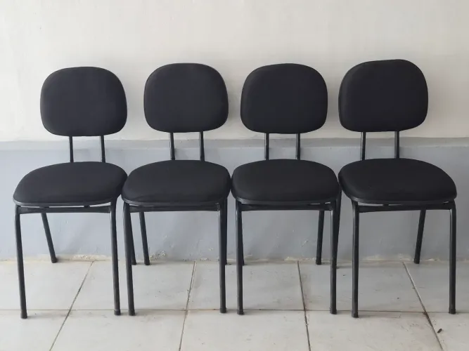 Cadeira fixa almofadada