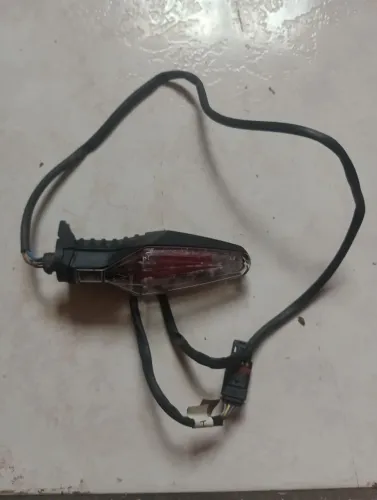 Vendo Uma Seta traseira original da BMW S 1000 rr 2022
