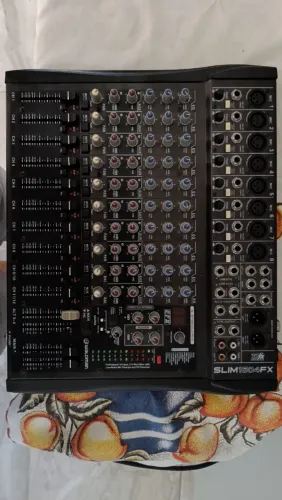 Mesa de som Waldman slim 1604fx