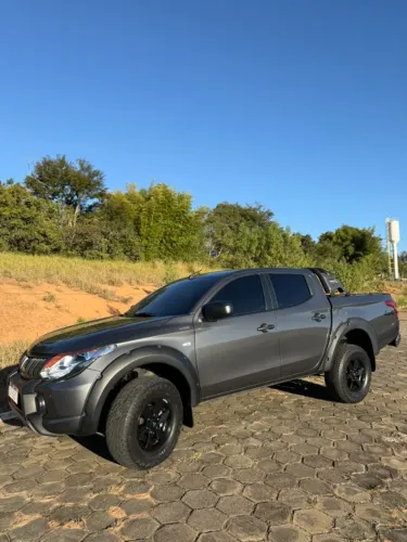 Mitsubishi L200 Triton Sport GLX 2.4 CD Diesel Mec. 2020