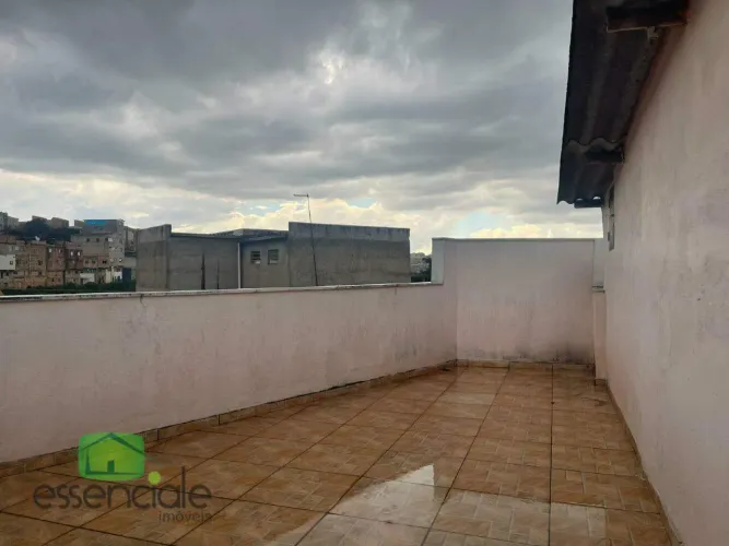 Alugp Casa com 3 quartos e terraço para alugar Bairro Olaria/Barreiro R$ 2.500,00