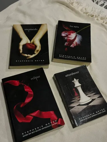 Saga Crepúsculo completa - Stephenie Meyer - 4 livros