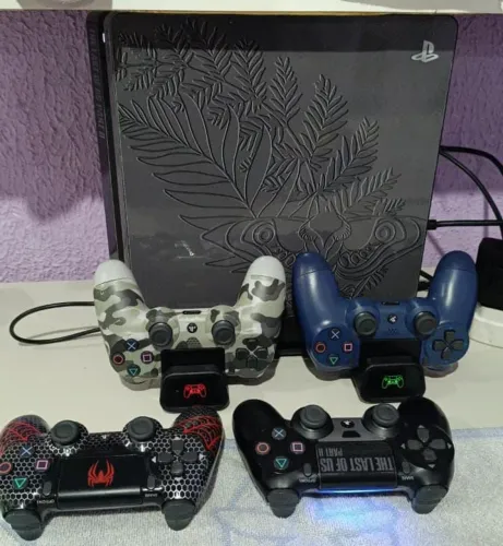 Playstation 4 slim