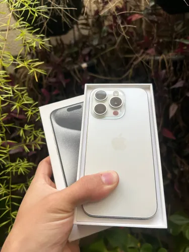 iPhone 15 pro  branco IMPECÁVEL todo original Apple, nunca aberto, bateria 83%