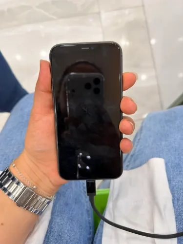 iPhone 11 64Gb todo original bateria 81%