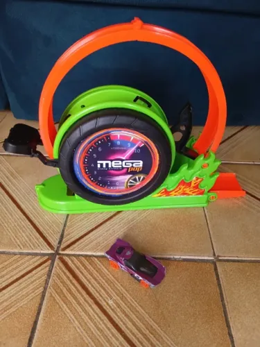 Pista hot weels e 1 carrinho hot weels