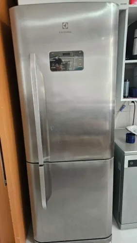 Geladeira Eletrolux DB52X em boas condições.