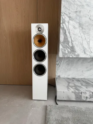 Sistema de som Bowers & Wilkins CM9 amplificador NAD M3