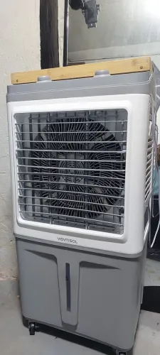 Vou viajar e estou vendendo esse climatizador, usado 3 vezes, comprado em Agosto, 80Litros