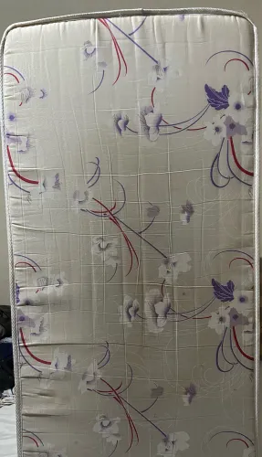 Cama infantil com colchão
