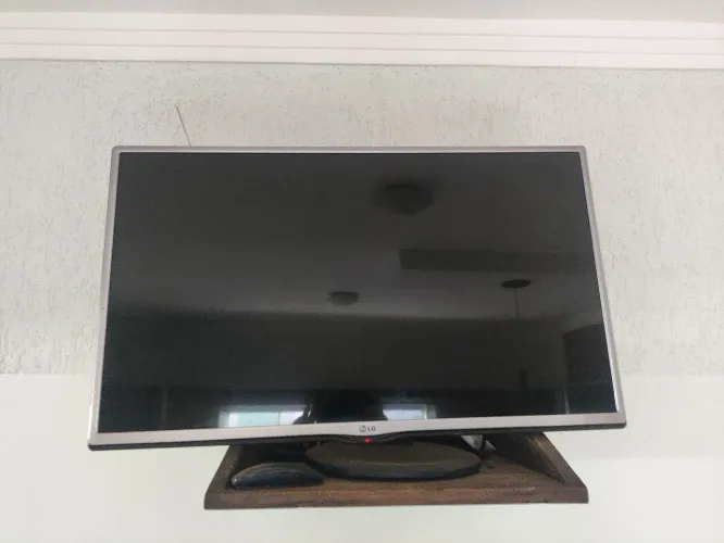 TV 32" LG, HDMI, não Smart.
