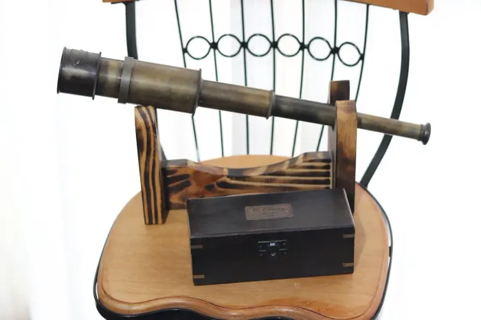 Telescópio W. Ottway London 1915 na caixa de madeira