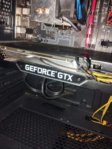 Placa de vídeo GTX 1660 Super + processador i3 de 10° geração e cooler novo