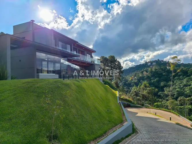 Casa à venda em Campos do Jordão | Iporanga | 4 suítes | Spa