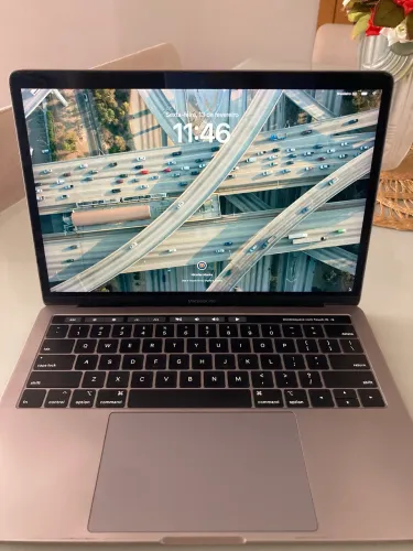 MacBook Pro 13" 2018 Touch Bar - i5 Quad-Core - 256GB SSD - Apenas 400 Ciclos!
