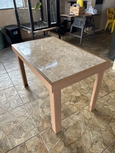 Mesa em Mdf com tampo em granito bege Bahia
