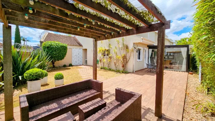 Casa em Condomínio de Santa Felicidade - 3 quartos com privacidade, segurança e liberdade